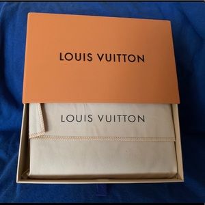Louis Vuitton Zippy Wallet NIB - Smoke Free Home